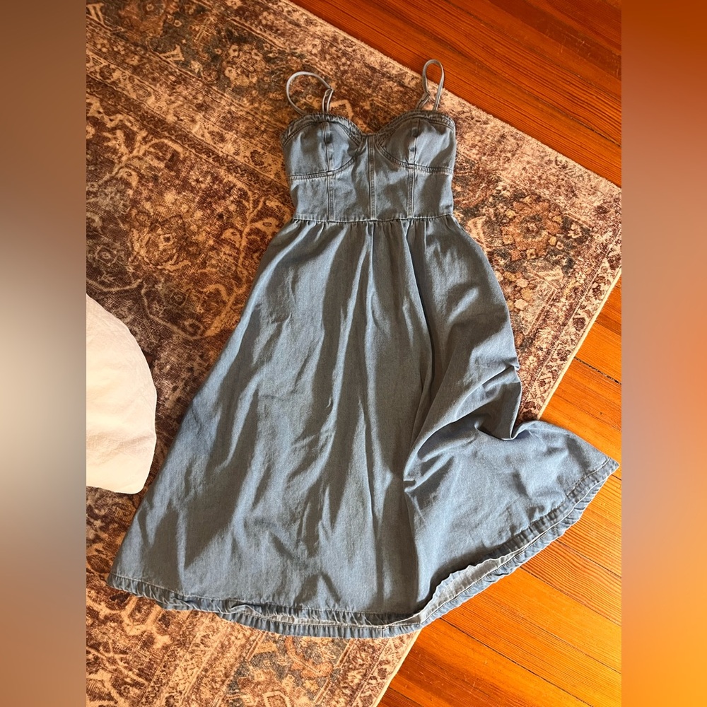 NWOT. Vici Blue Denim Midi Dress